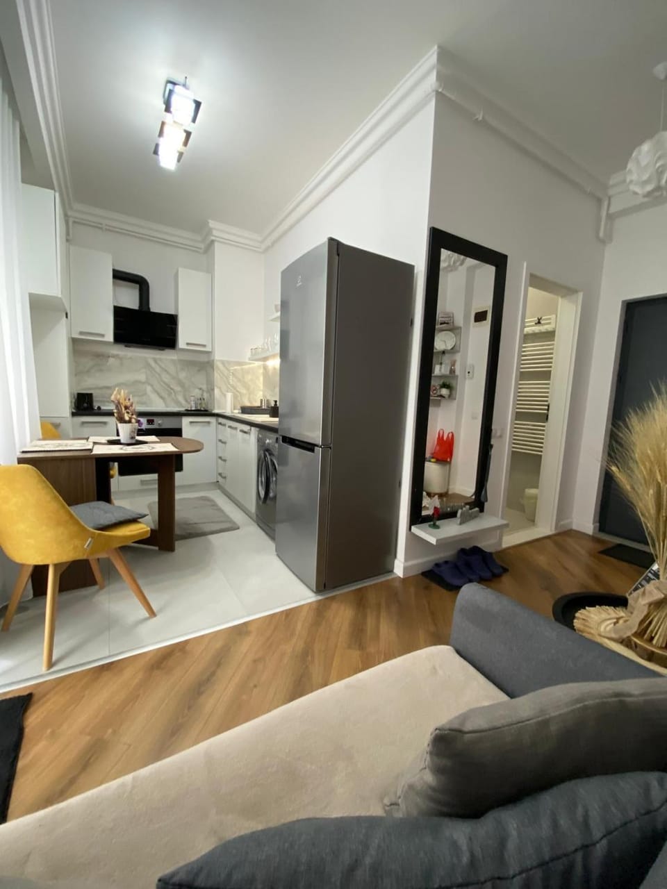 Kitchen or kitchenette, Living room, Seating area, Dining area, oven, stove