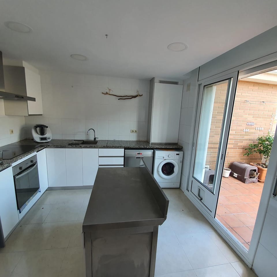 Kitchen or kitchenette, Kitchen or kitchenette, dishwasher, oven, pet friendly, stove, washing machine