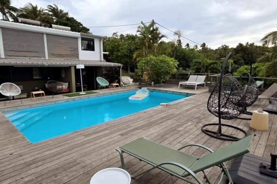 Property building, Patio, Day, Pool view, Swimming pool, sunbed