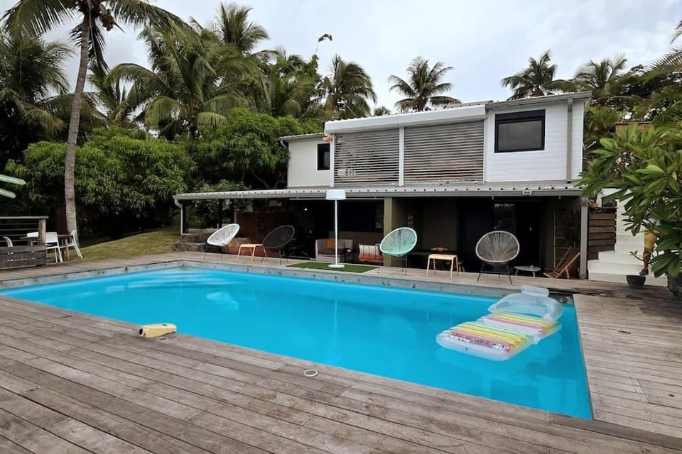 Property building, Patio, Day, Garden, Garden view, Pool view, Swimming pool, sunbed