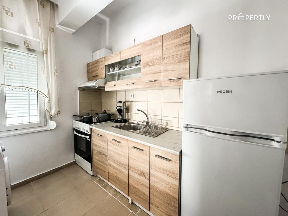 Coffee/tea facilities, Kitchen or kitchenette, minibar, oven, pet friendly, stove