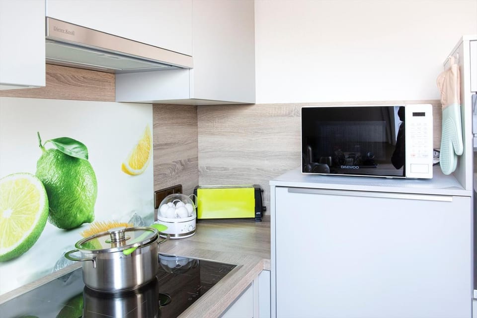 Kitchen or kitchenette, Living room
