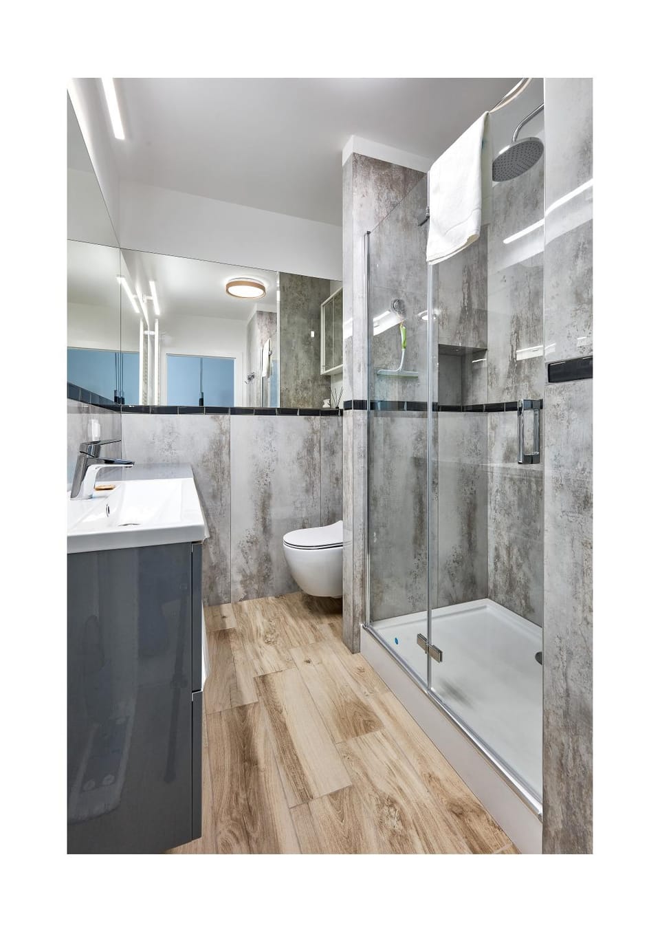 Shower, Toilet, Bathroom, towels