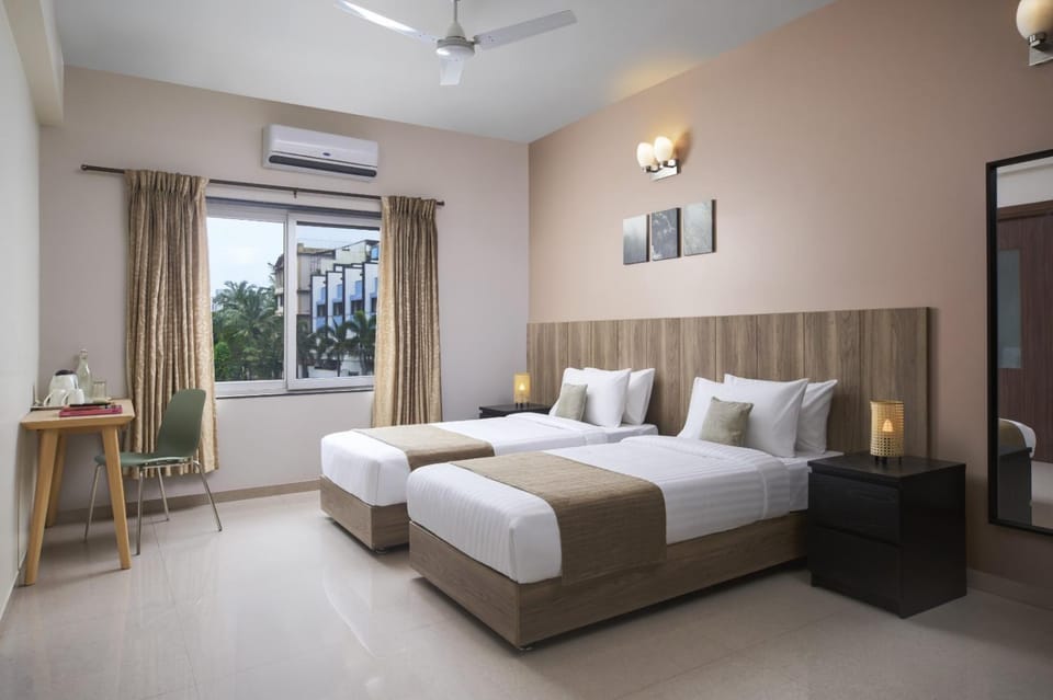 Bed, Photo of the whole room, Bedroom, air conditioner