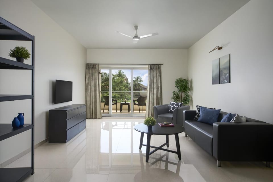 Communal lounge/ TV room, TV and multimedia, Living room, Seating area, Evening entertainment