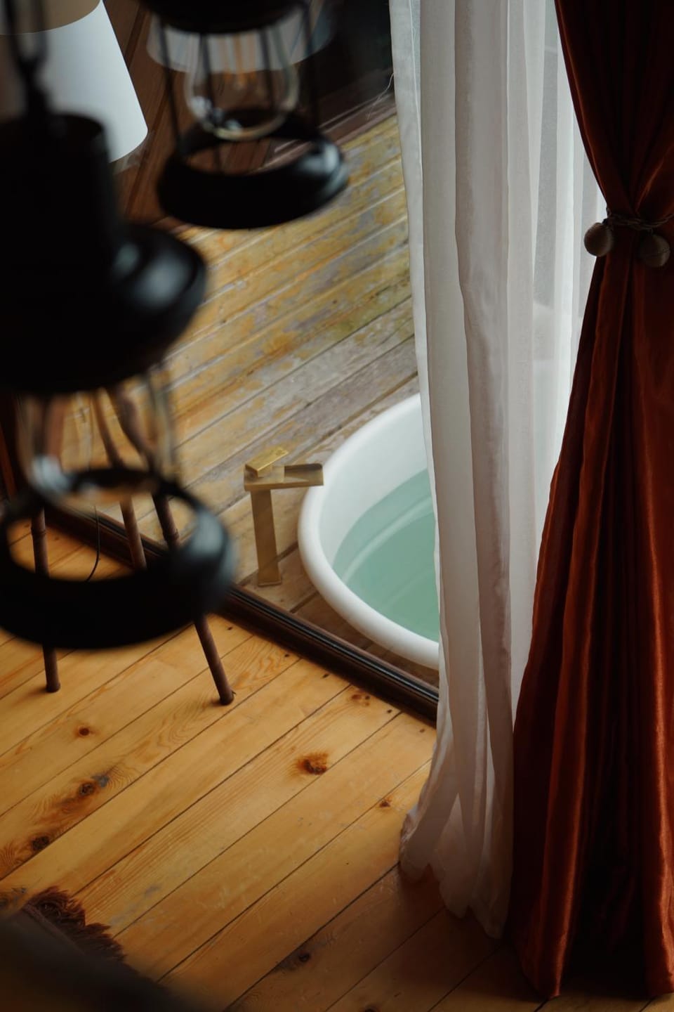 Hot Tub, Living room