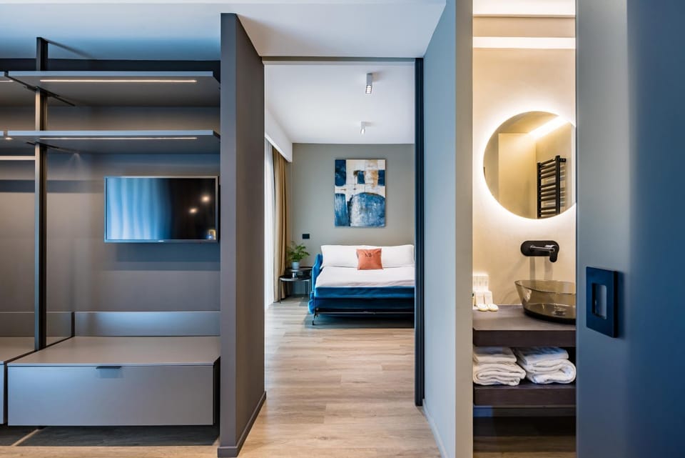 Photo of the whole room, Bedroom