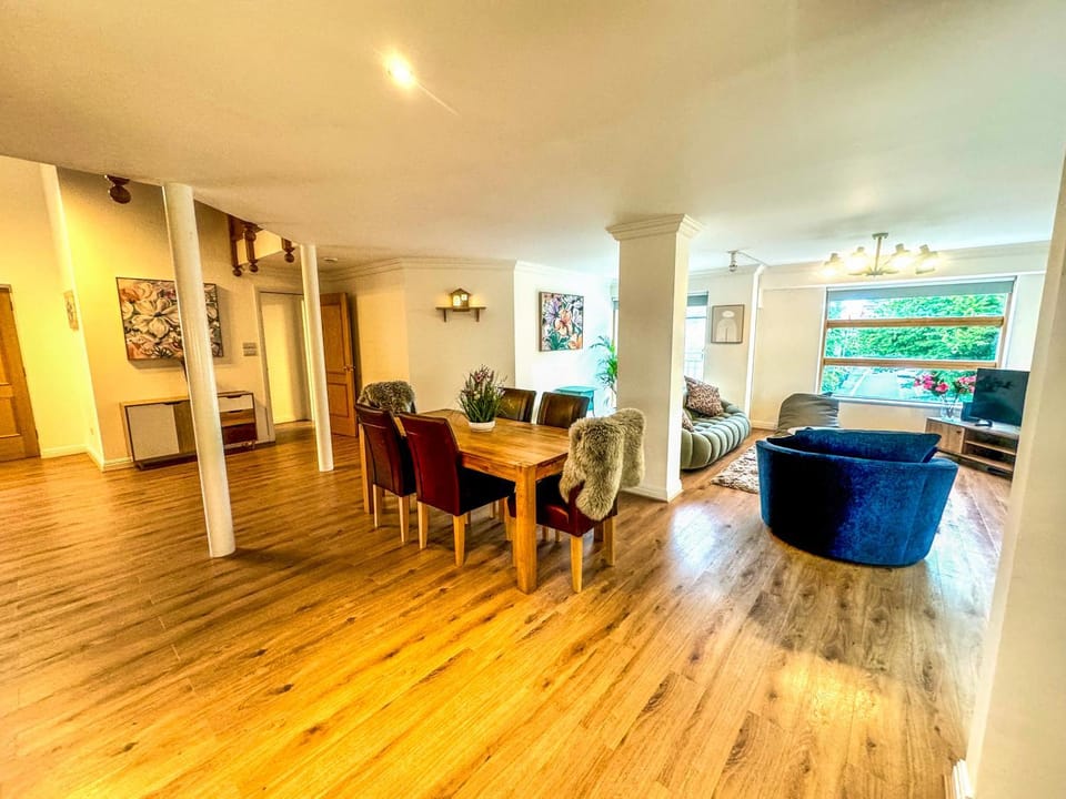 Plum Tree Penthouse Apartment in Cambridge