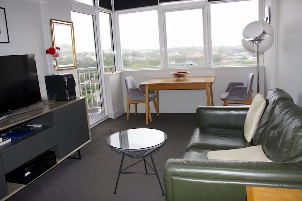TV and multimedia, Living room, Seating area, Dining area, Evening entertainment