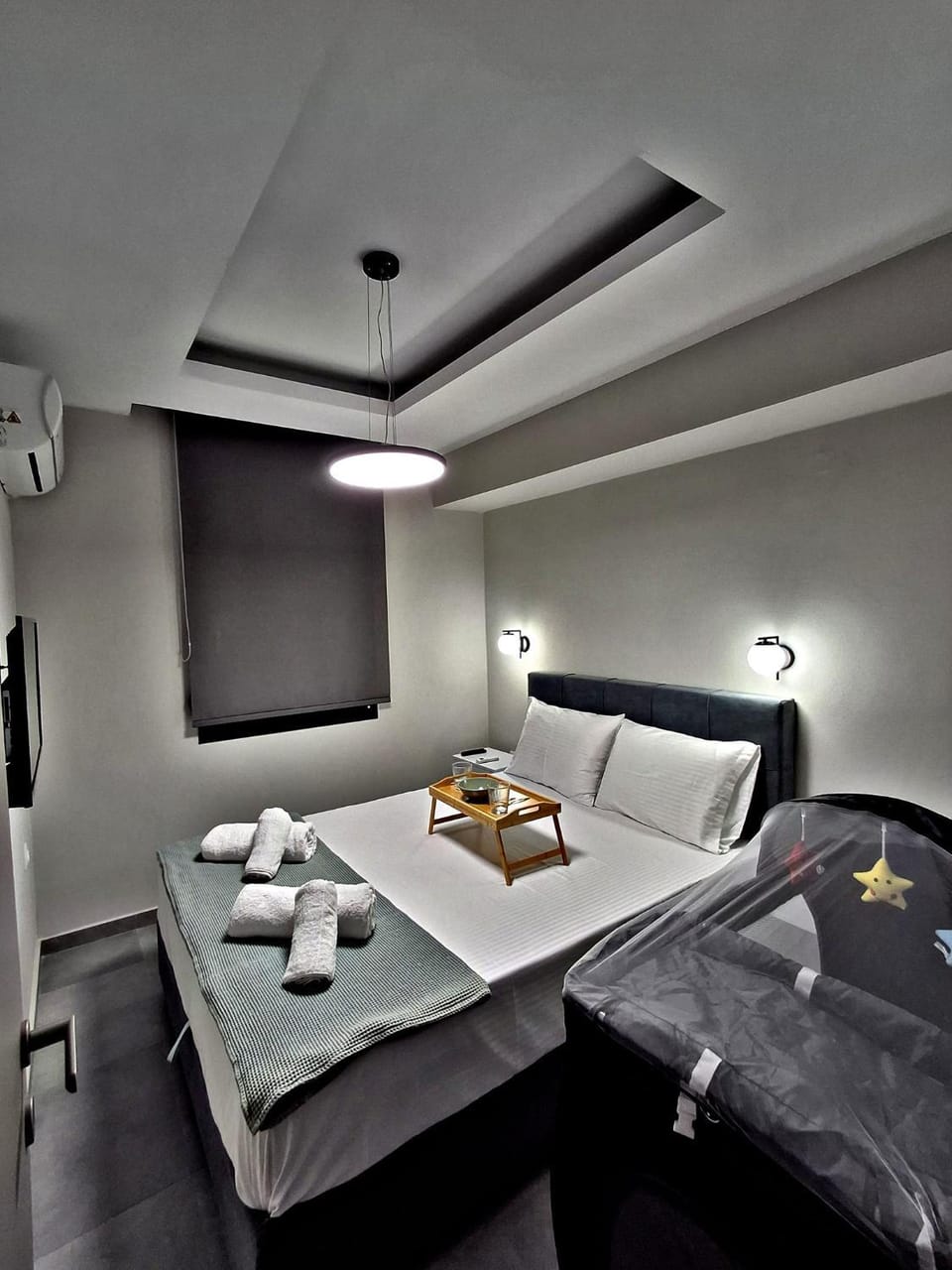 Bed, Photo of the whole room, Bedroom