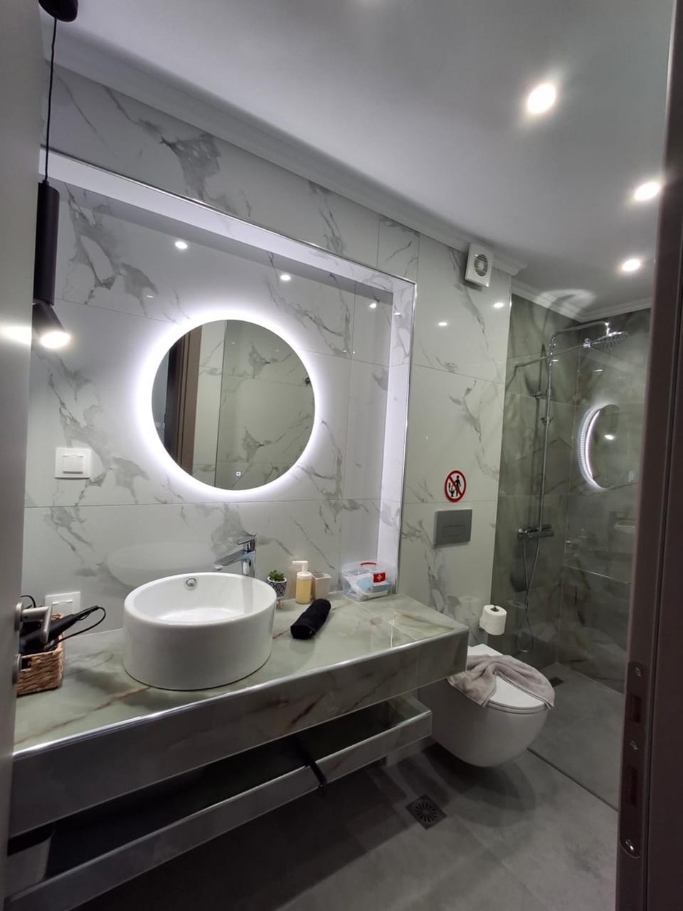 Shower, Toilet, Bathroom
