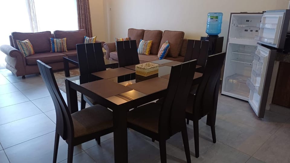 Kitchen or kitchenette, Seating area, Dining area