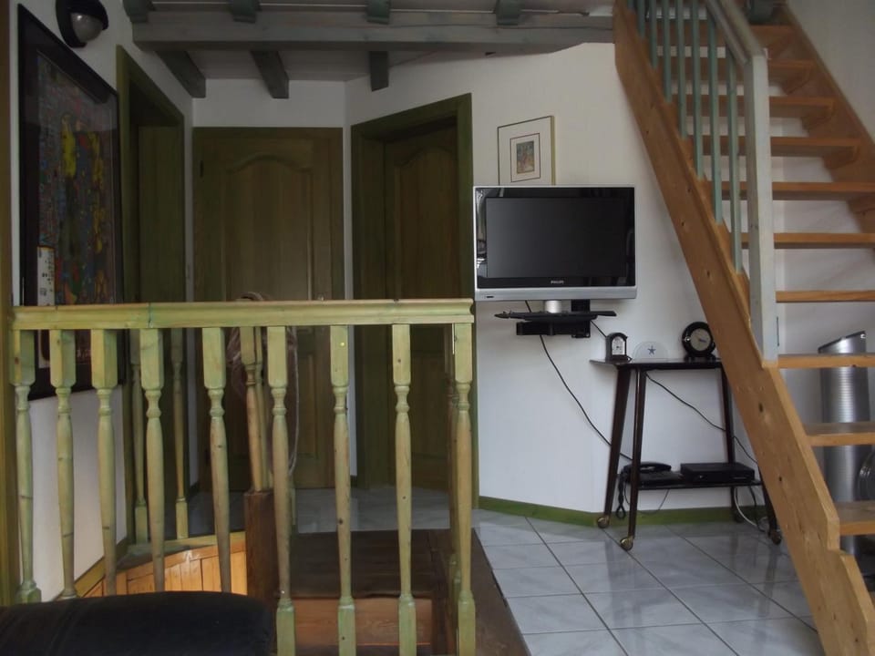 Toilet, Bathroom, TV and multimedia
