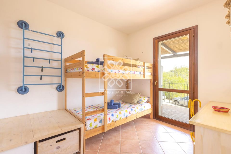 Photo of the whole room, bunk bed