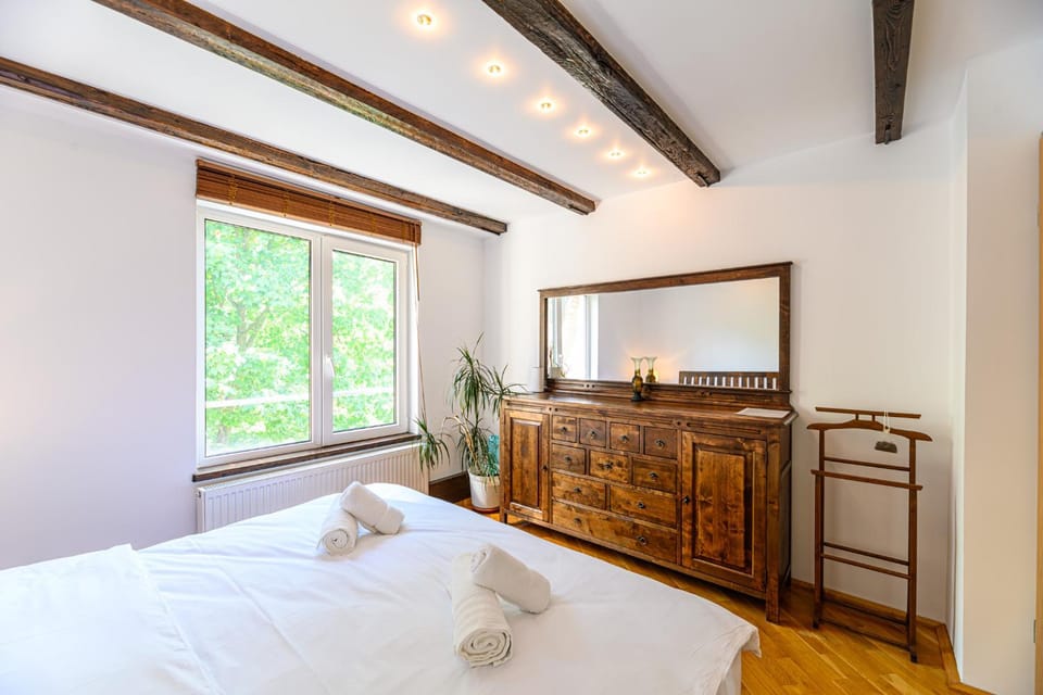 Bed, Bedroom, towels, wardrobe