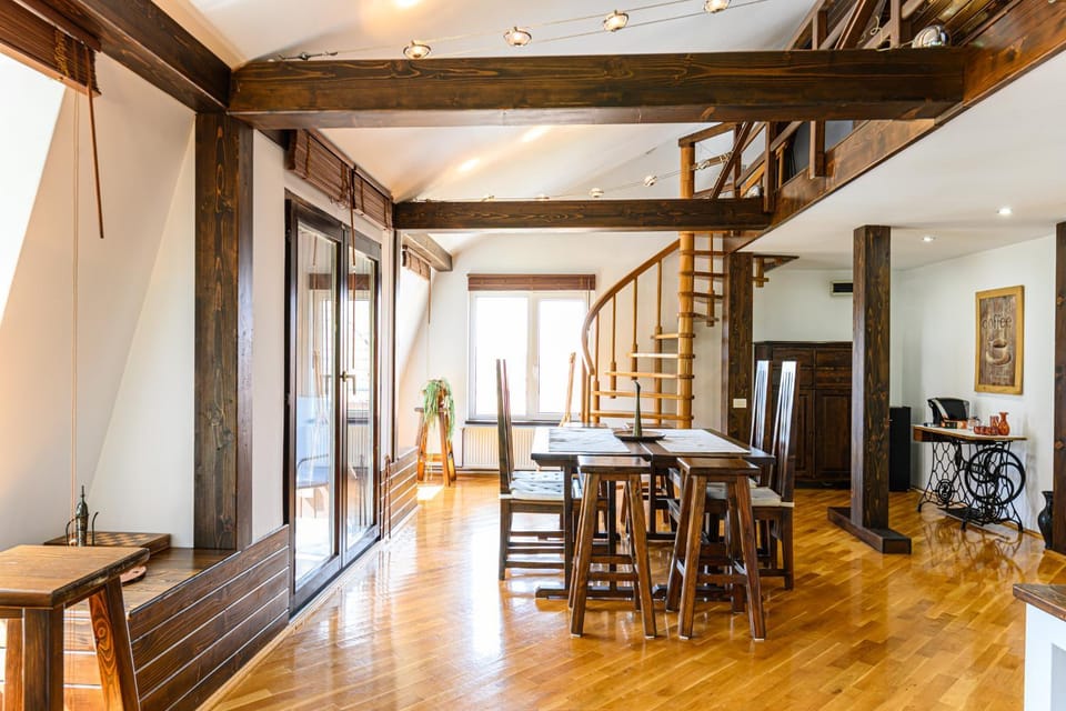 Living room, Dining area, Breakfast