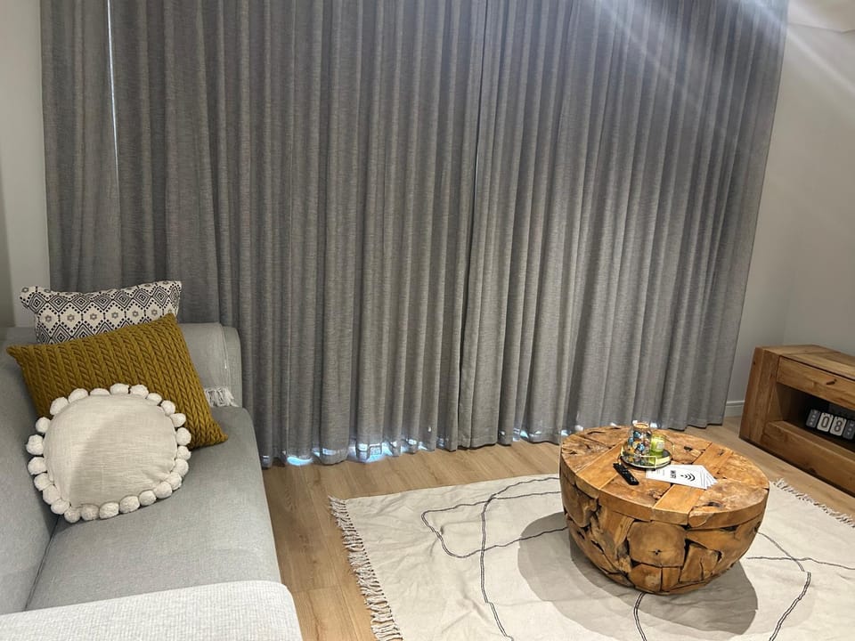 Thando's Luxury Stays at Ellipse, Waterfall Apartment in Sandton