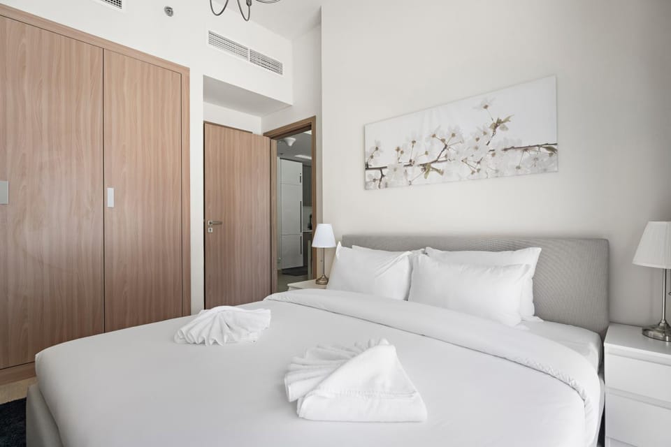 Beautiful 1 BR with Gym, Pool & Kid's Playground Apartment in Dubai