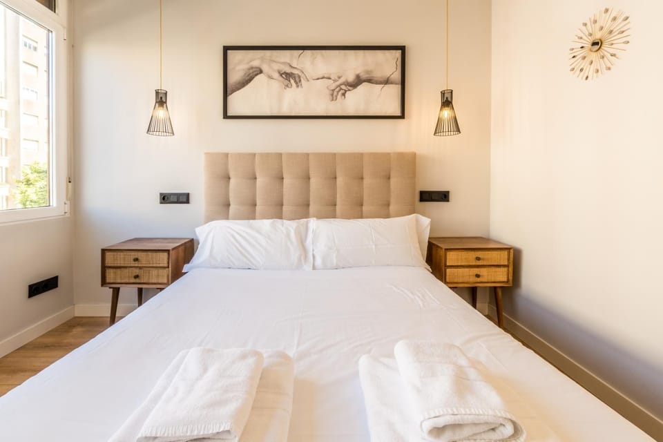 Bed, Bedroom, towels