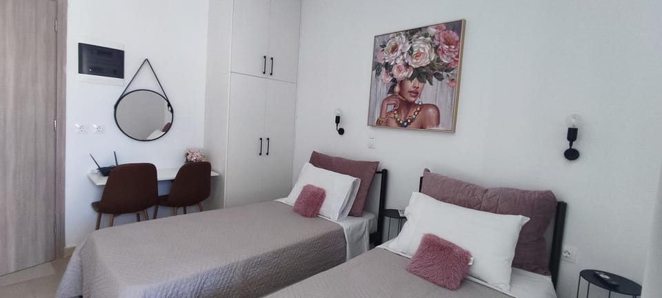 Bed, Photo of the whole room, wardrobe