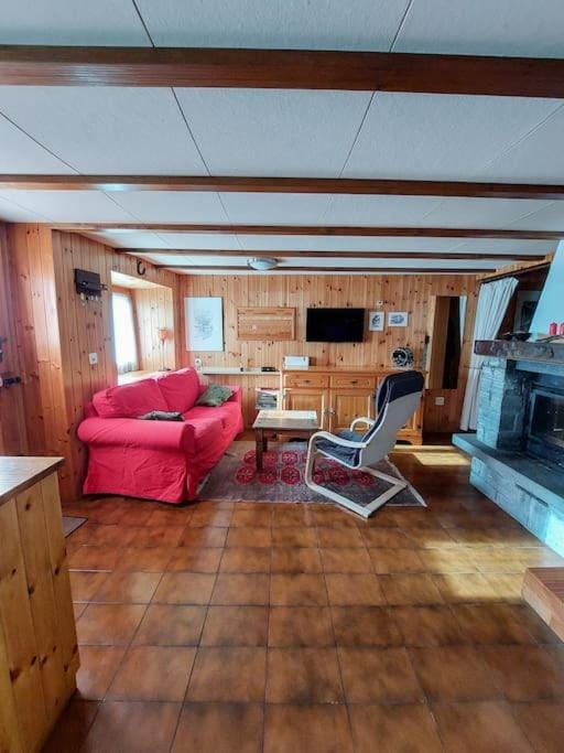 Communal lounge/ TV room