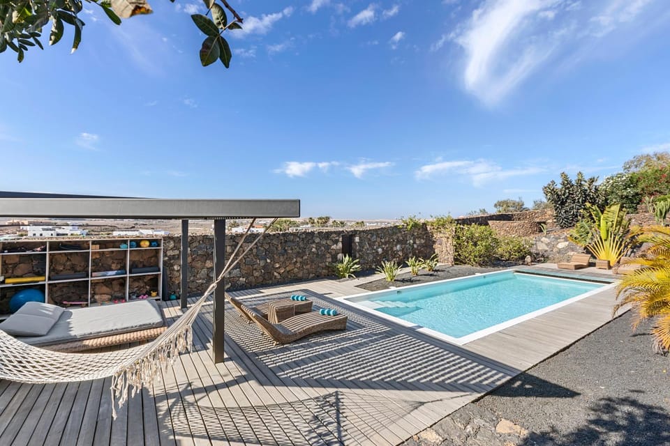 Day, Balcony/Terrace, Pool view, Swimming pool, sunbed