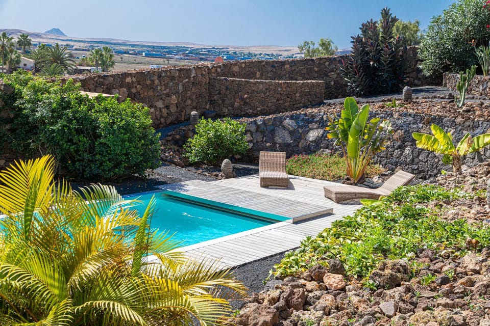 Day, Natural landscape, Garden, Garden view, Mountain view, Pool view, Swimming pool, sunbed