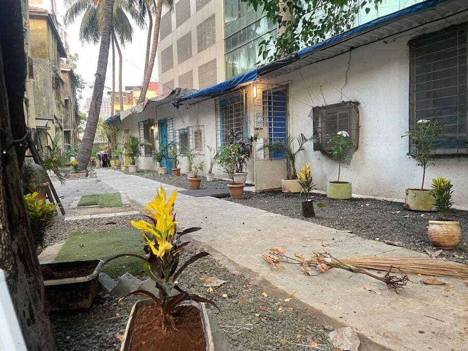 Studio - 27, One Bedroom Apt- Bandra west Apartment in Mumbai