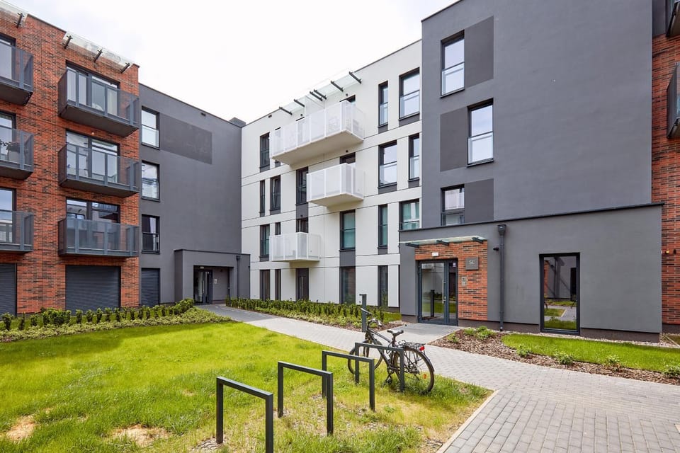 Property building, Neighbourhood, Location