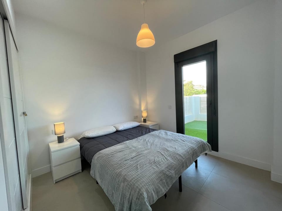 Photo of the whole room, Bedroom