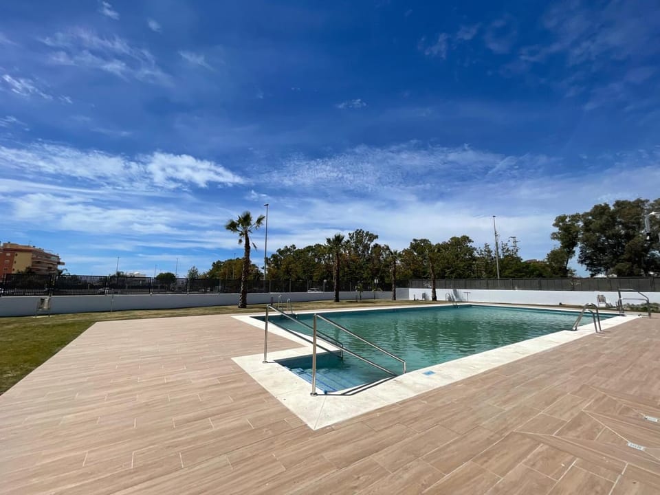 Day, Swimming pool