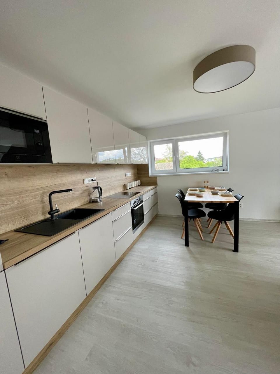 Kitchen or kitchenette, Dining area, dishwasher, stove