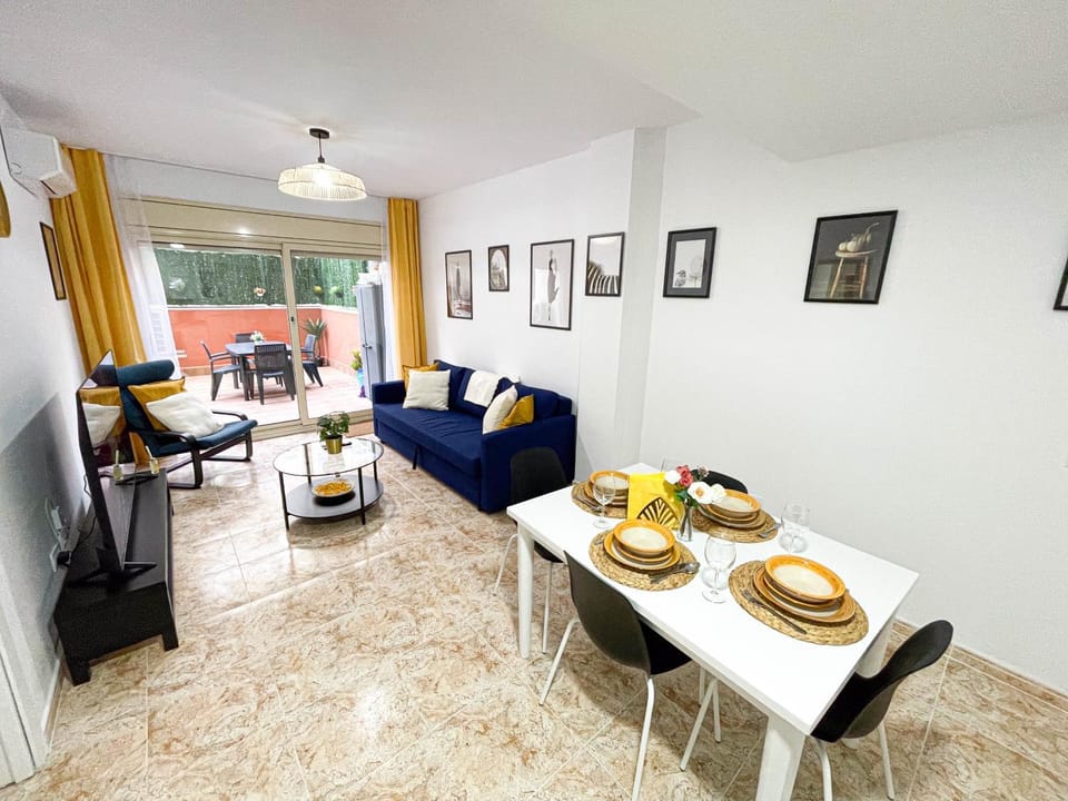 Yellow Apartment Lloret Apartment in Lloret de Mar
