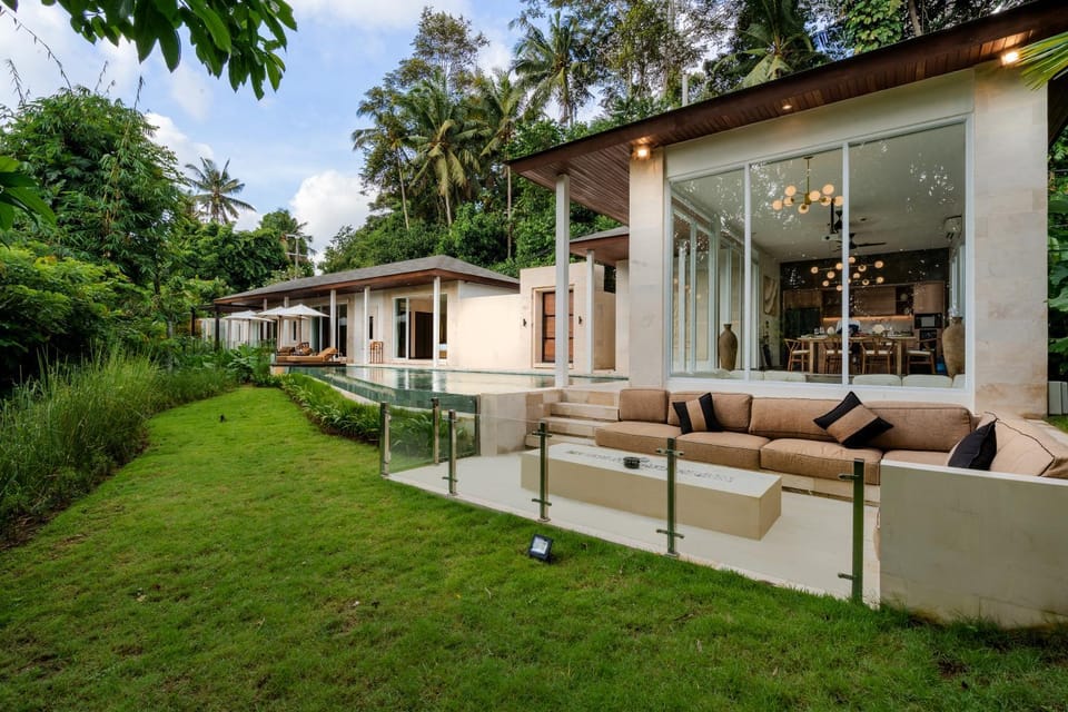 Property building, Day, Seating area, Garden view