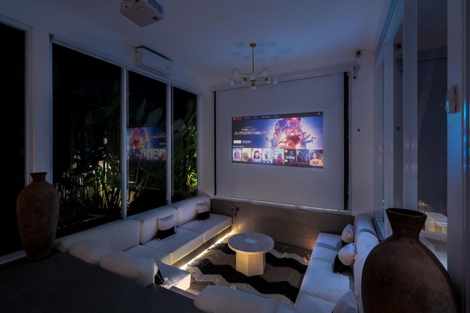 Communal lounge/ TV room, TV and multimedia, Living room, Seating area, Evening entertainment