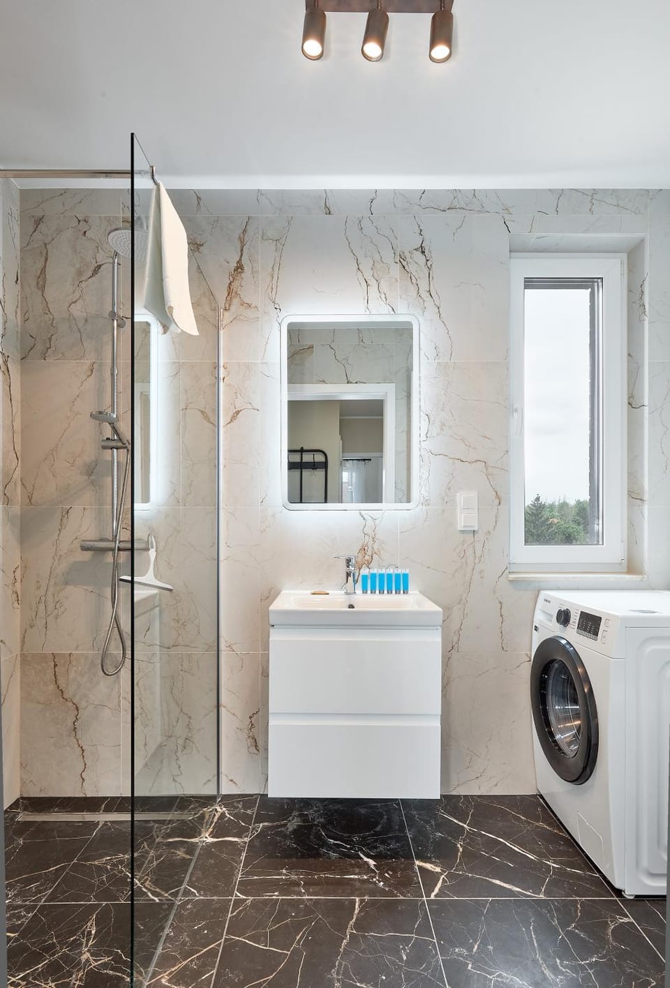 Bathroom, towels, washing machine