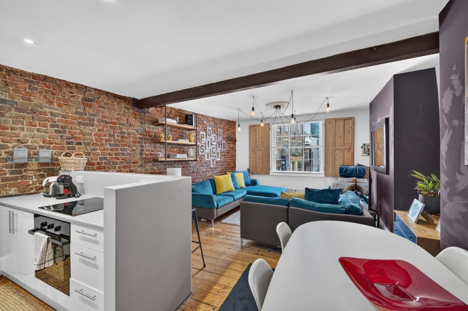 4 Bedroom Serviced Apartment, Shoreditch Triangle, Sleeps 8 Apartment in London Borough of Islington