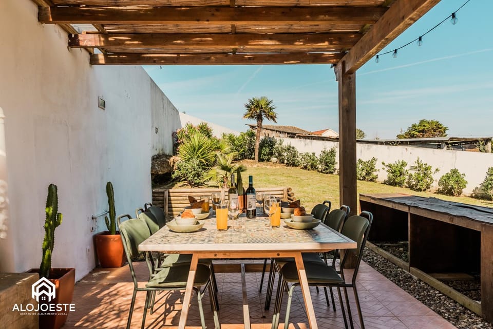 Patio, Day, Balcony/Terrace, Dining area