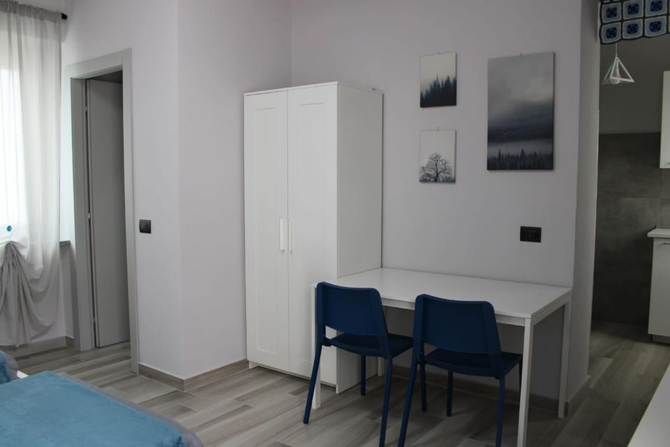 Photo of the whole room, Seating area, Dining area, wardrobe