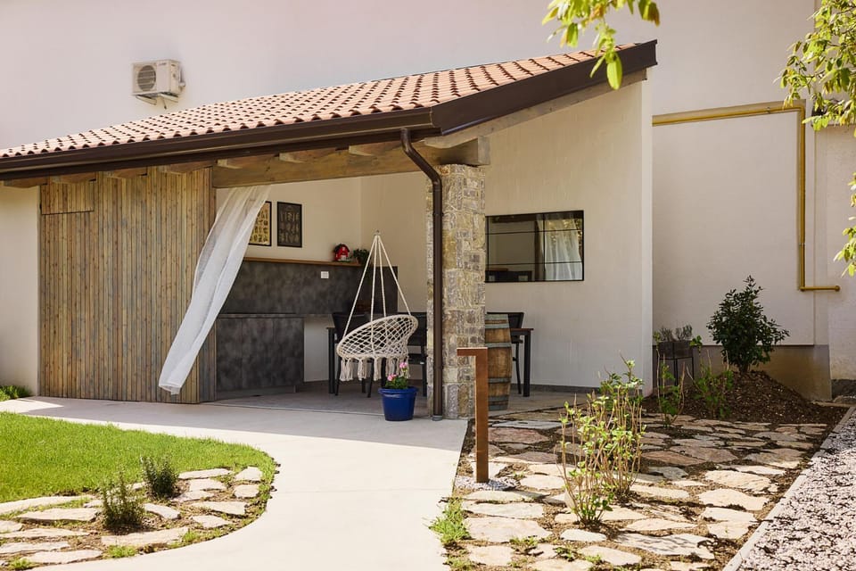 Patio, Day, Garden, Garden view