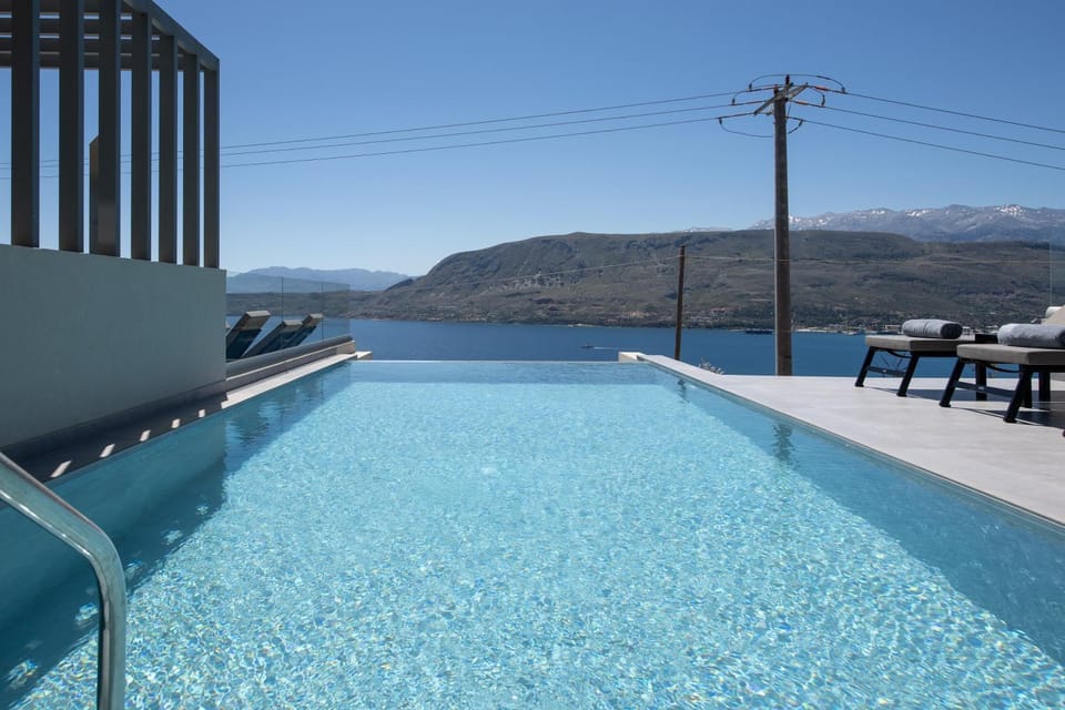 Natural landscape, Mountain view, Pool view, Swimming pool, sunbed