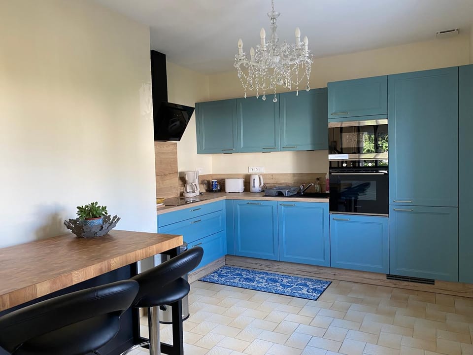 Kitchen or kitchenette, Dining area, dishwasher, oven, stove