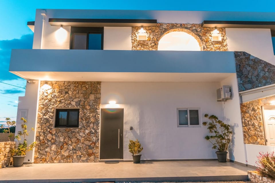 Property building, Facade/entrance, Night