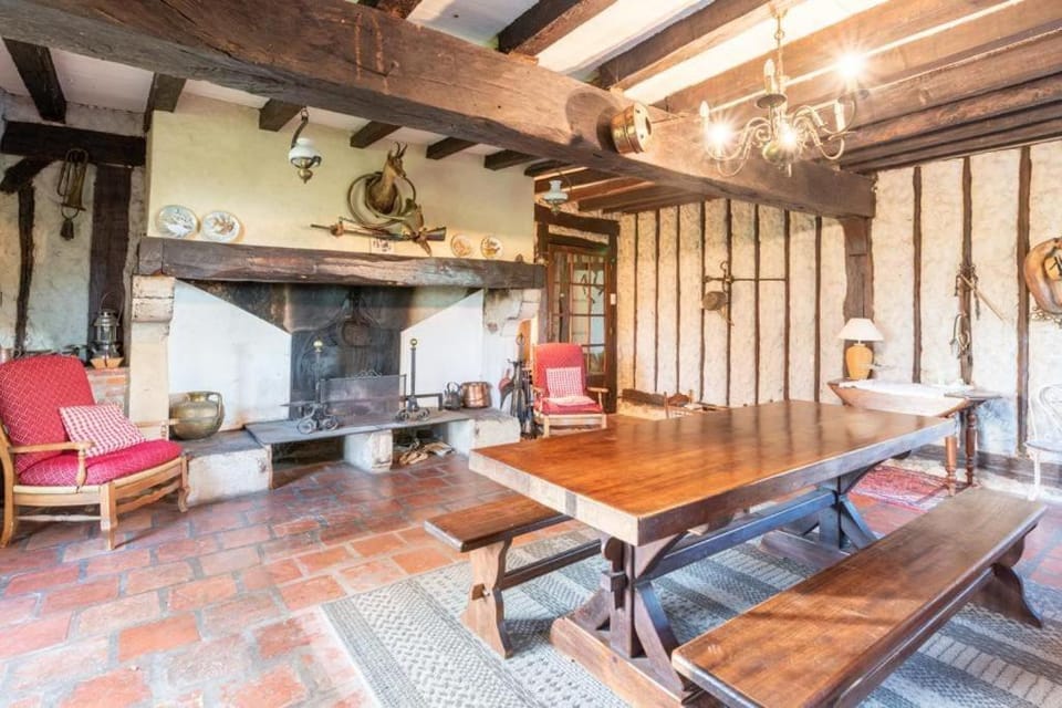 Living room, Dining area, fireplace