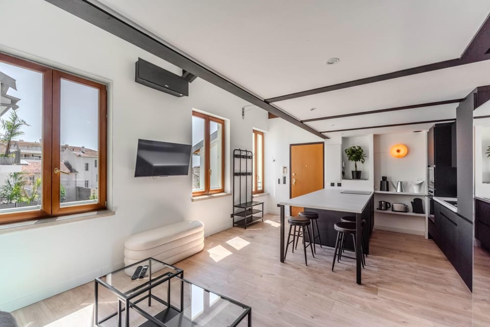 Kitchen or kitchenette, Dining area, air conditioner