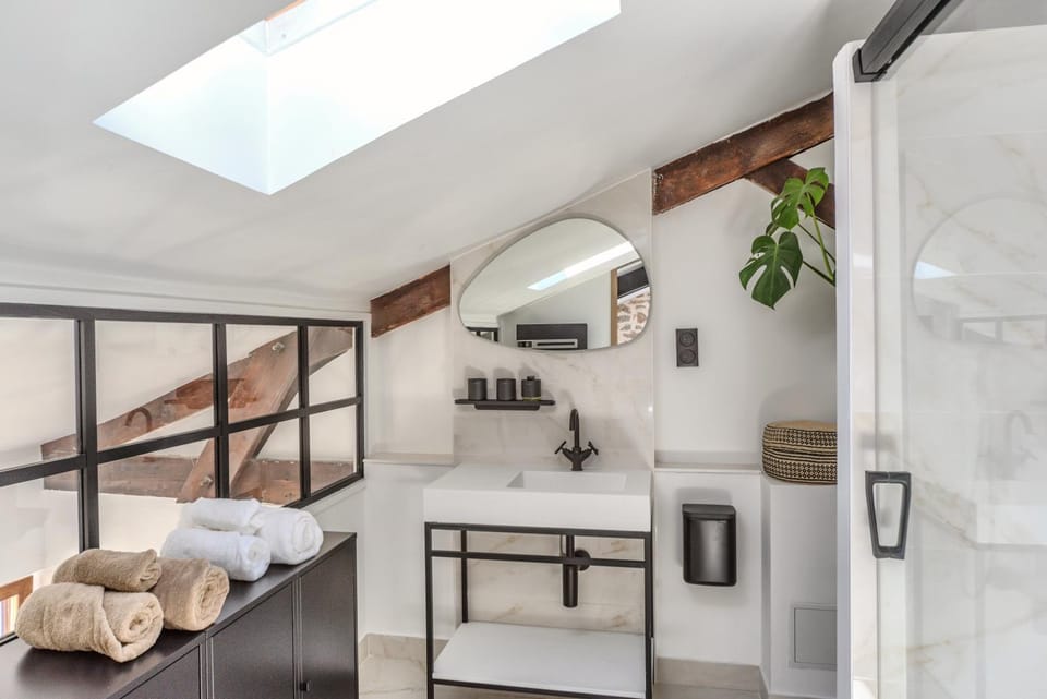 Bathroom, towels