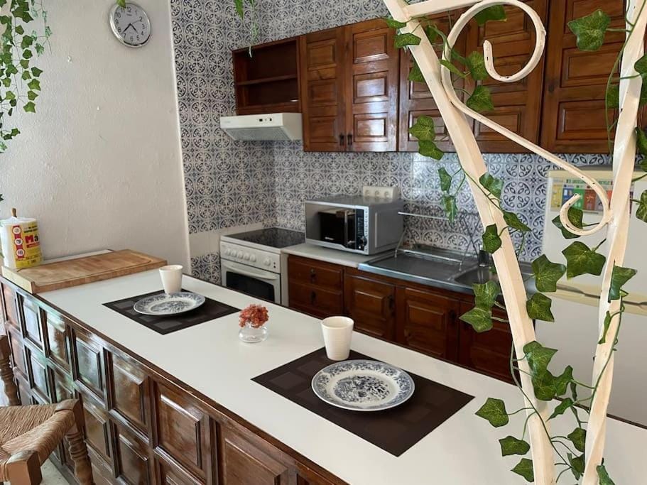 Kitchen or kitchenette, Dining area, oven, stove