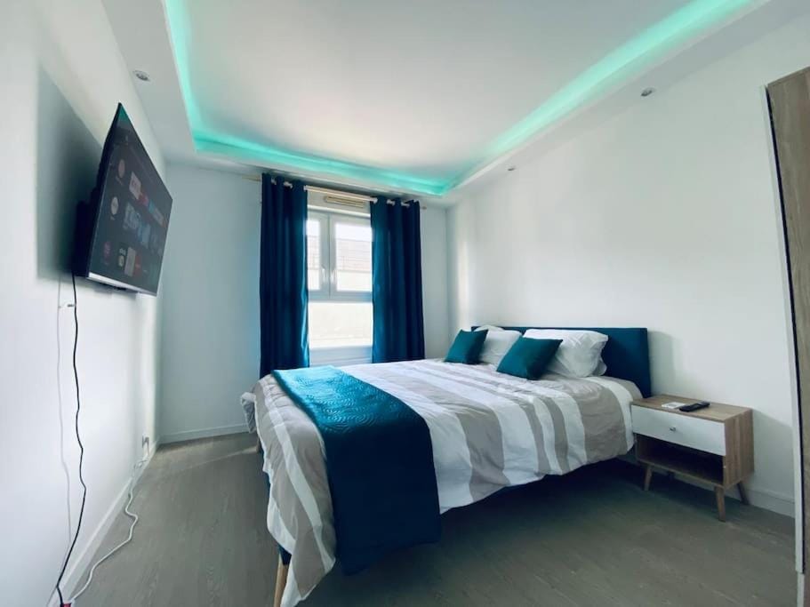 Bed, Photo of the whole room