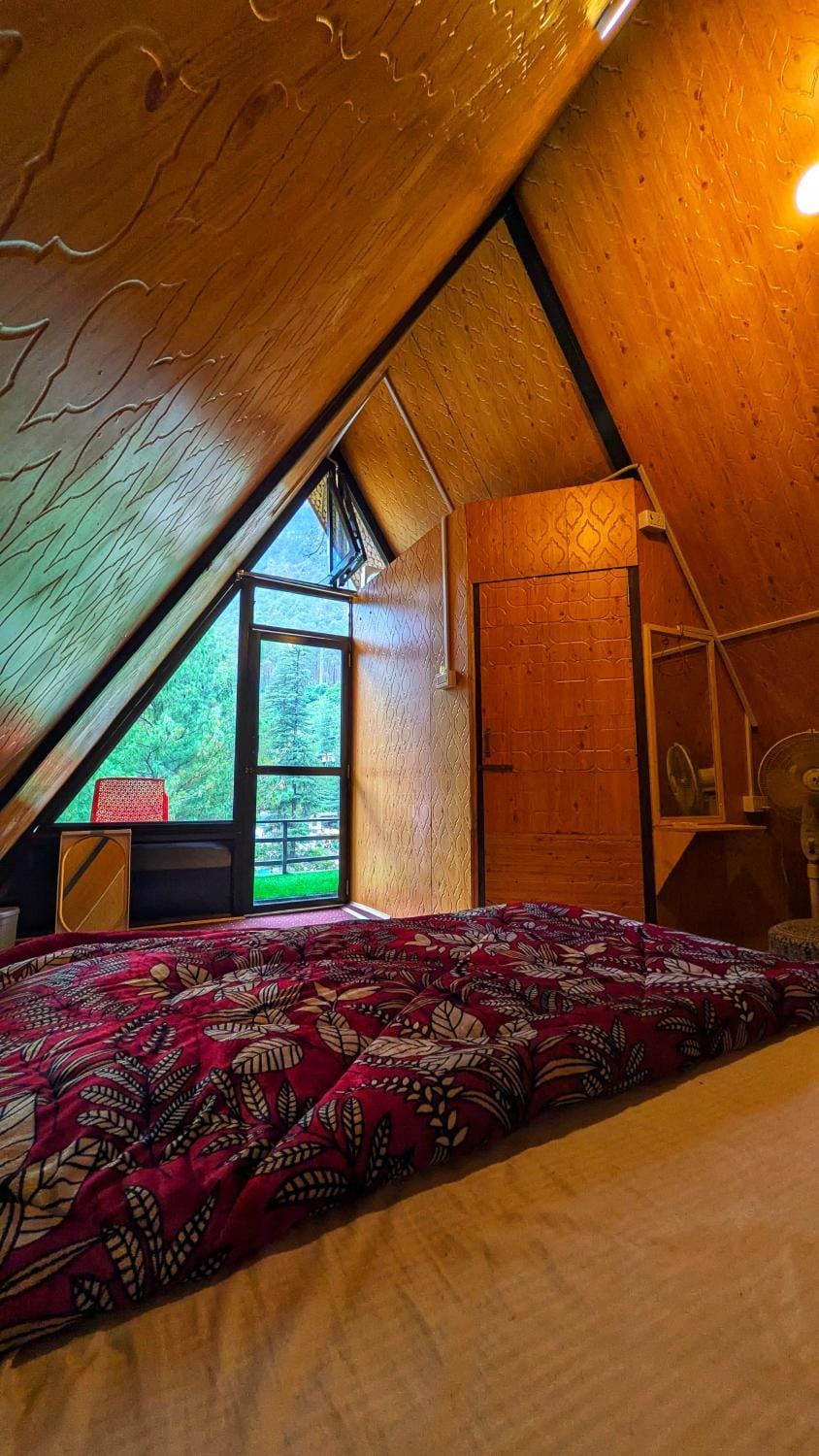 La Familia Kasol Hotel in Himachal Pradesh
