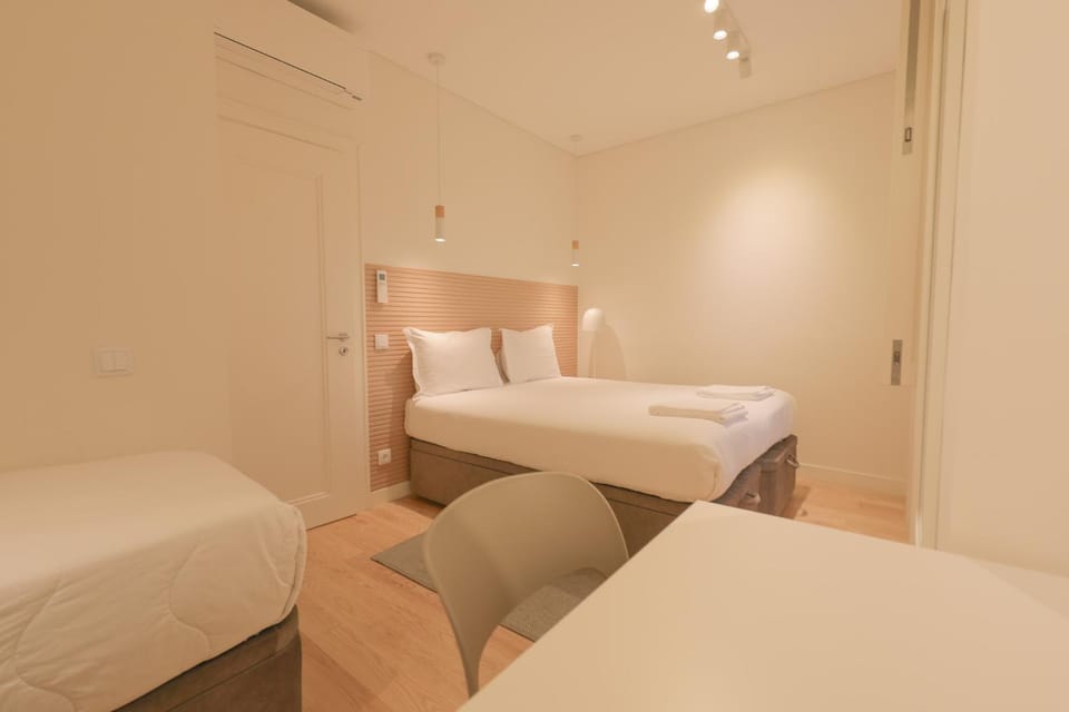 Bed, Bedroom, towels, air conditioner